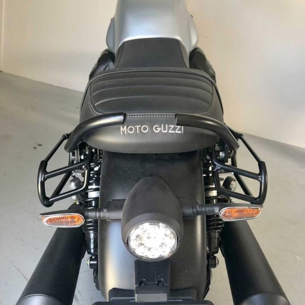 Moto Guzzi V7 850Coppia Maniglie passeggero Moto Guzzi V7 01