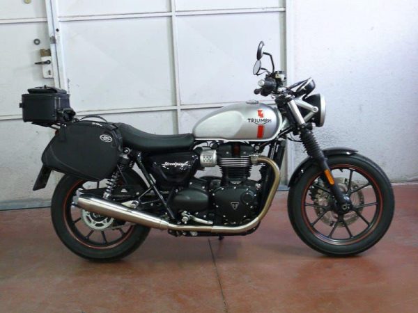 Triumph Street Twin 900 Borse Laterali Scrambler 01