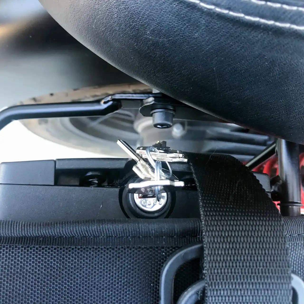 Panniers for Moto Guzzi V7 III, pair of AMIATA side bags - Image 2