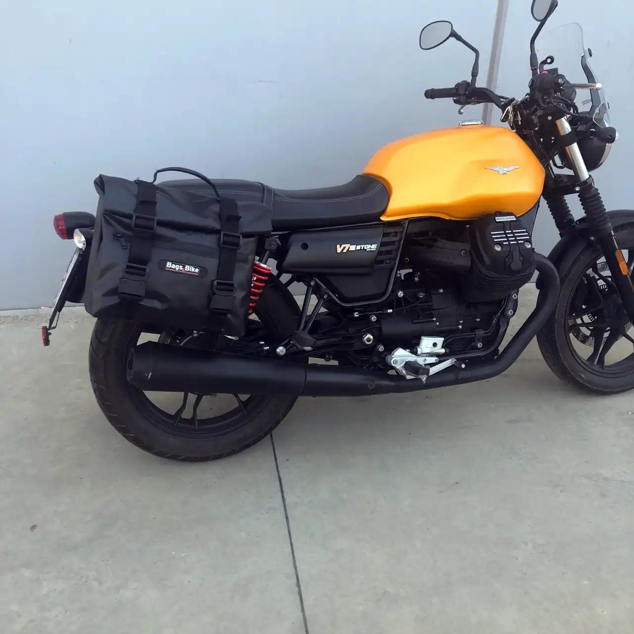 Panniers for Moto Guzzi V7 III, pair of AMIATA side bags - Image 4