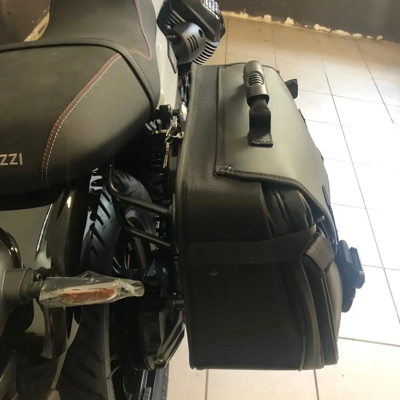 Borse laterali per Moto Guzzi V7 Sport, coppia di borse AVENTUR - immagine 3