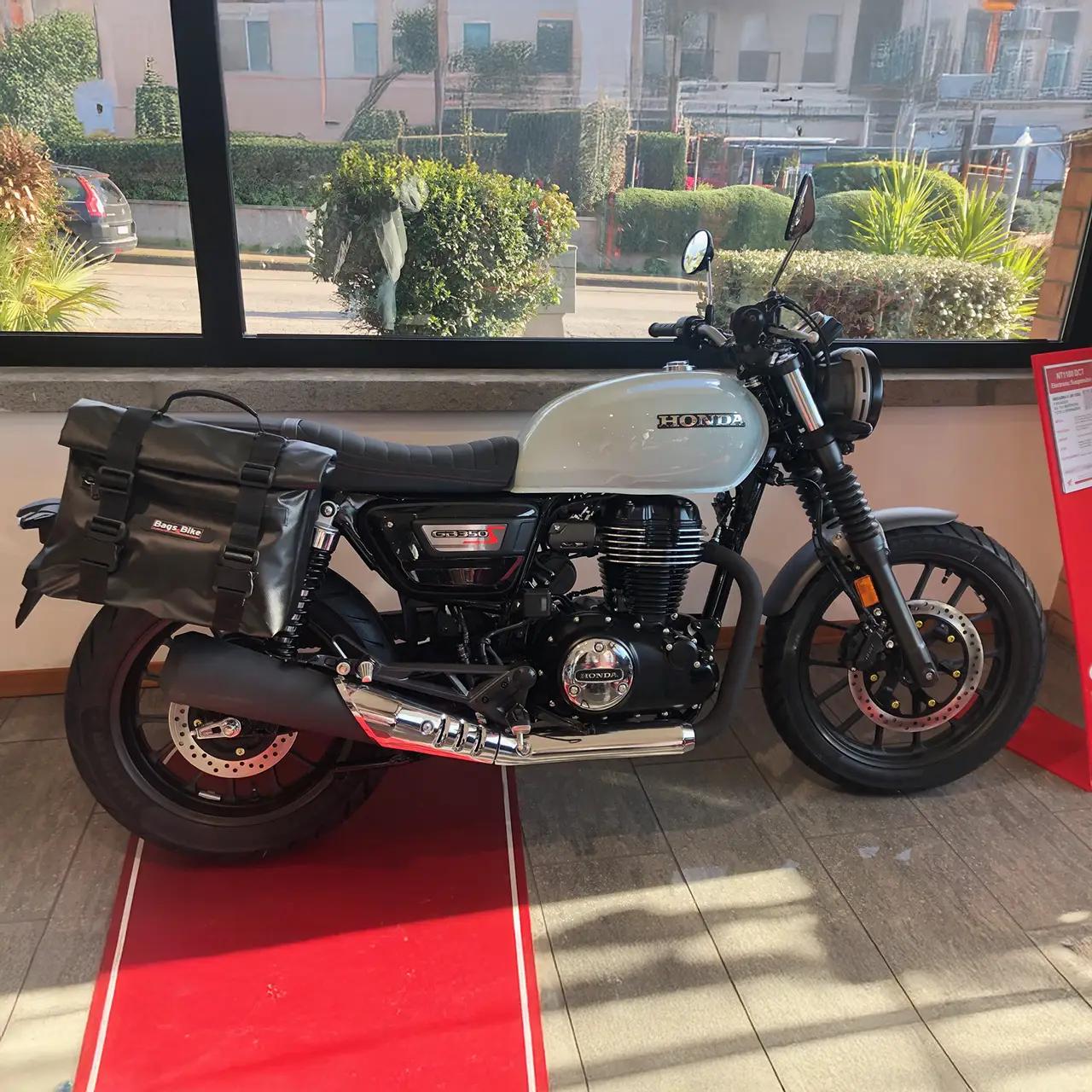 Panniers for Honda GB 350 S, pair of AMIATA side bags - Image 3