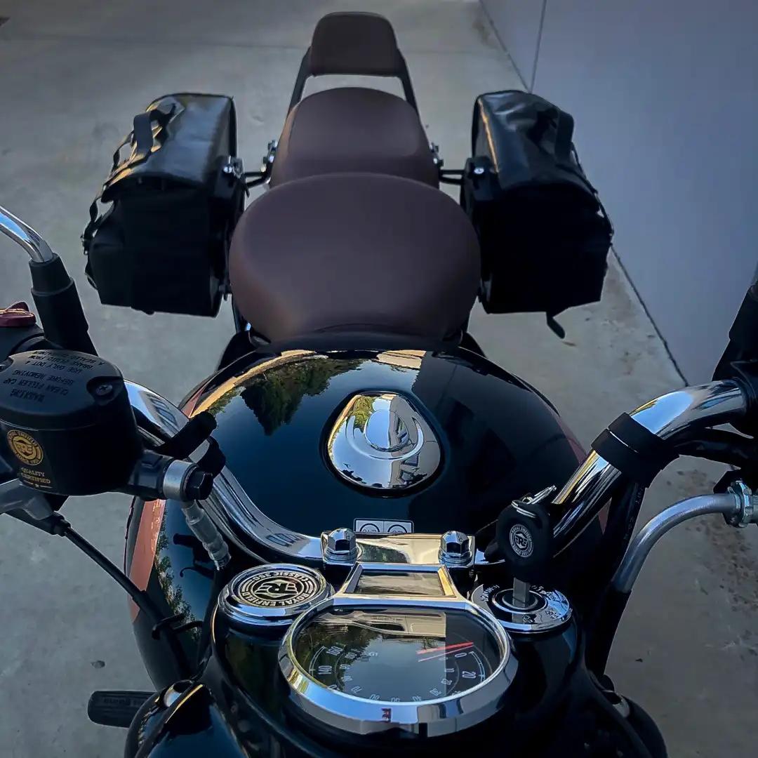 Panniers for Royal Enfield Classic 350, pair of CAMION in Leather side bags - Image 3