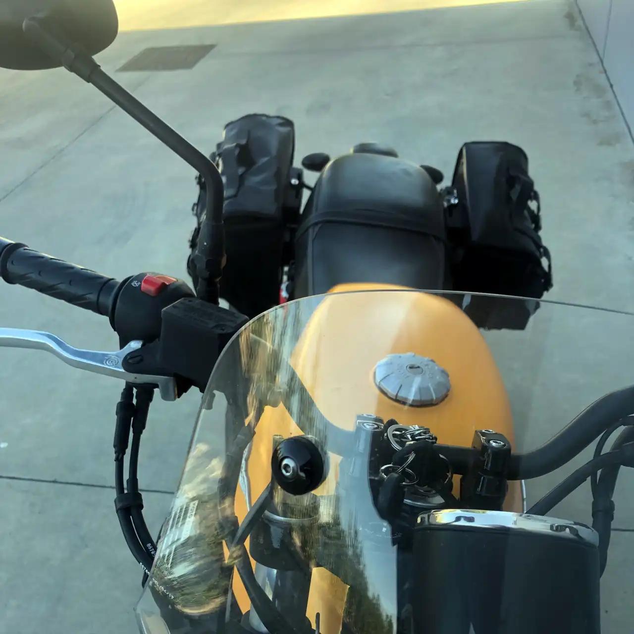 Panniers for Moto Guzzi V7 III, pair of CAMION in Leather side bags - Image 5