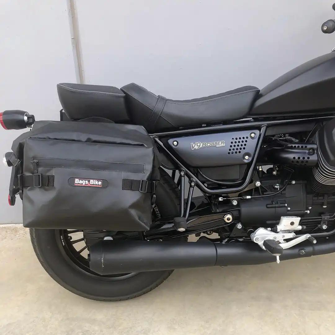 Panniers for Moto Guzzi Bobber, pair of CERVINO side bags - Image 2