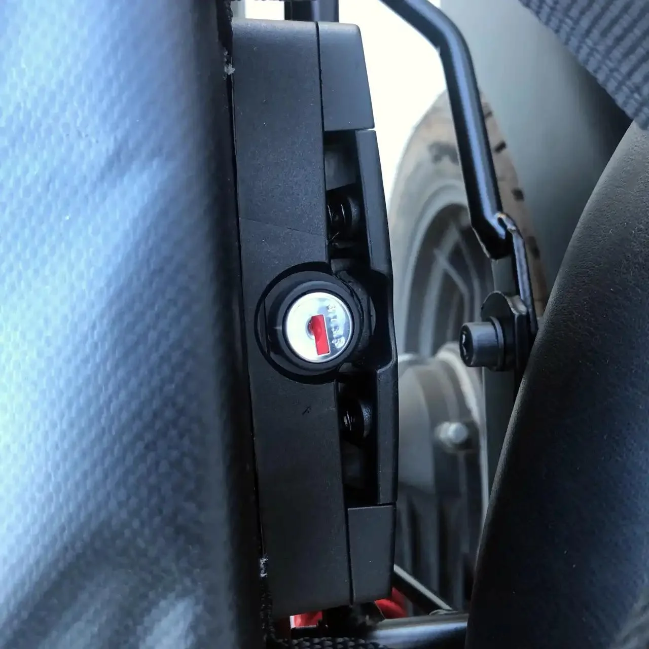 Borse laterali per Moto Guzzi V7 III, coppia di borse CERVINO - immagine 4