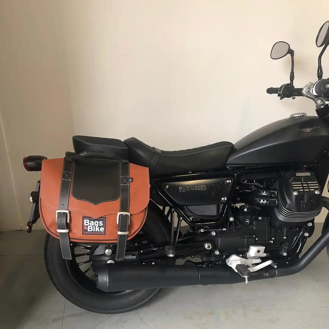 Panniers for Moto Guzzi Bobber, pair of CLASSIC in Leather and Black side bags - Image 2
