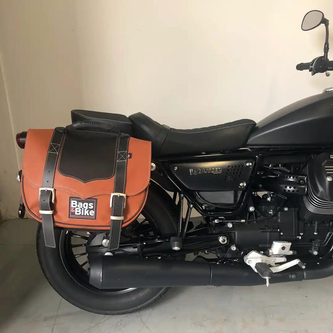 Panniers for Moto Guzzi Bobber, pair of CLASSIC in Leather and Black side bags - Image 4