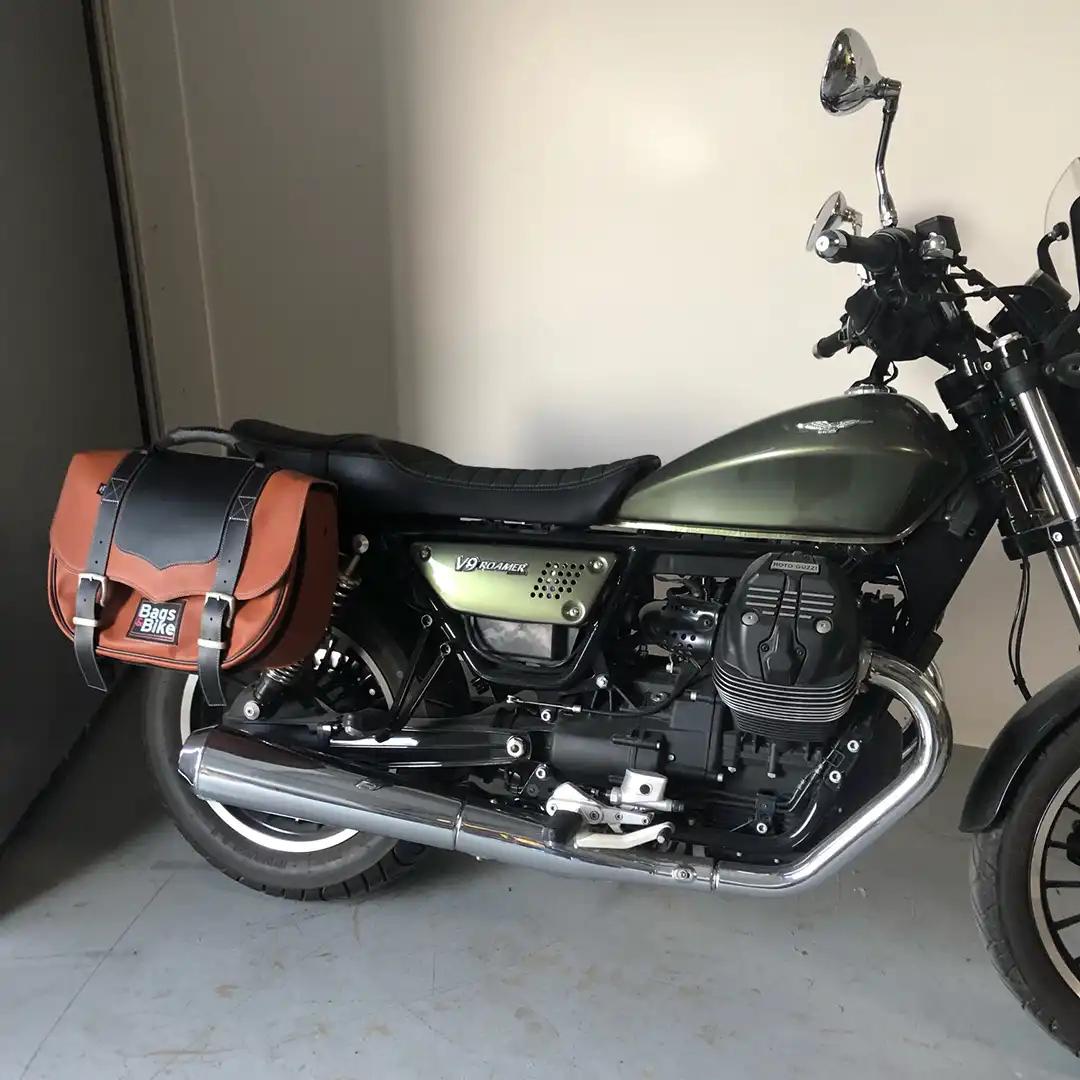 Panniers for Moto Guzzi Roamer, pair of CLASSIC in Leather and Black side bags - Image 2