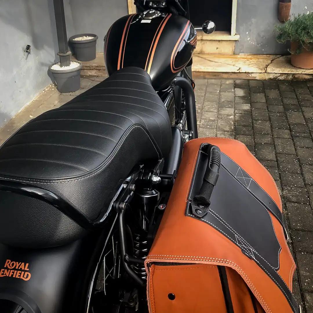 Panniers for Royal Enfield Bullet 350, pair of CLASSIC in Leather and Black side bags - Image 4