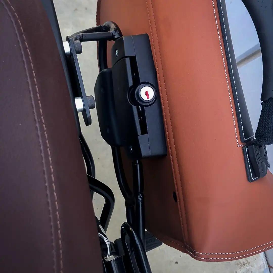 Panniers for Royal Enfield Classic 350, pair of CLASSIC in Leather and Black side bags - Image 4