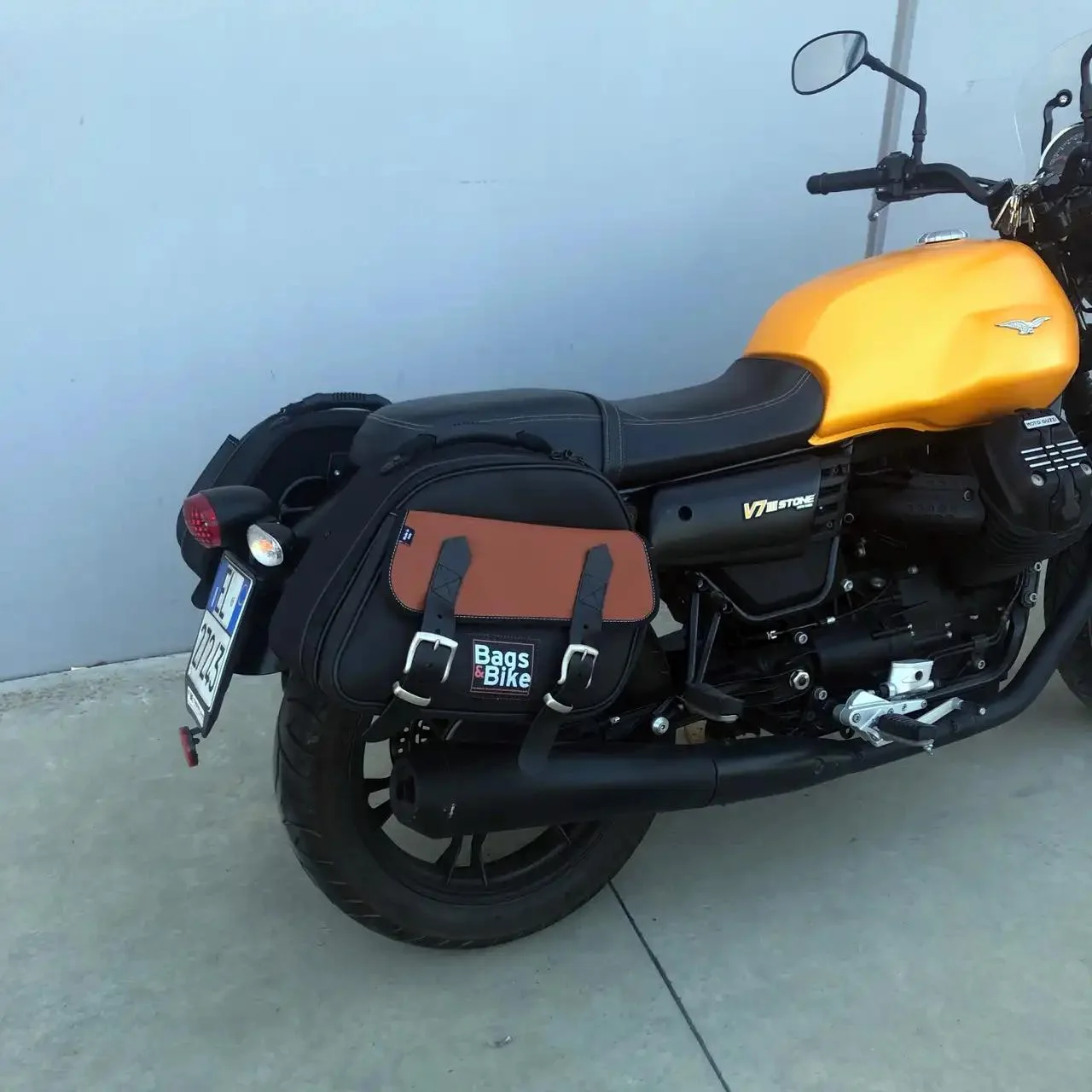 Borse laterali per Moto Guzzi V7 III, coppia di borse EXPLORER in Nera e Cuoio