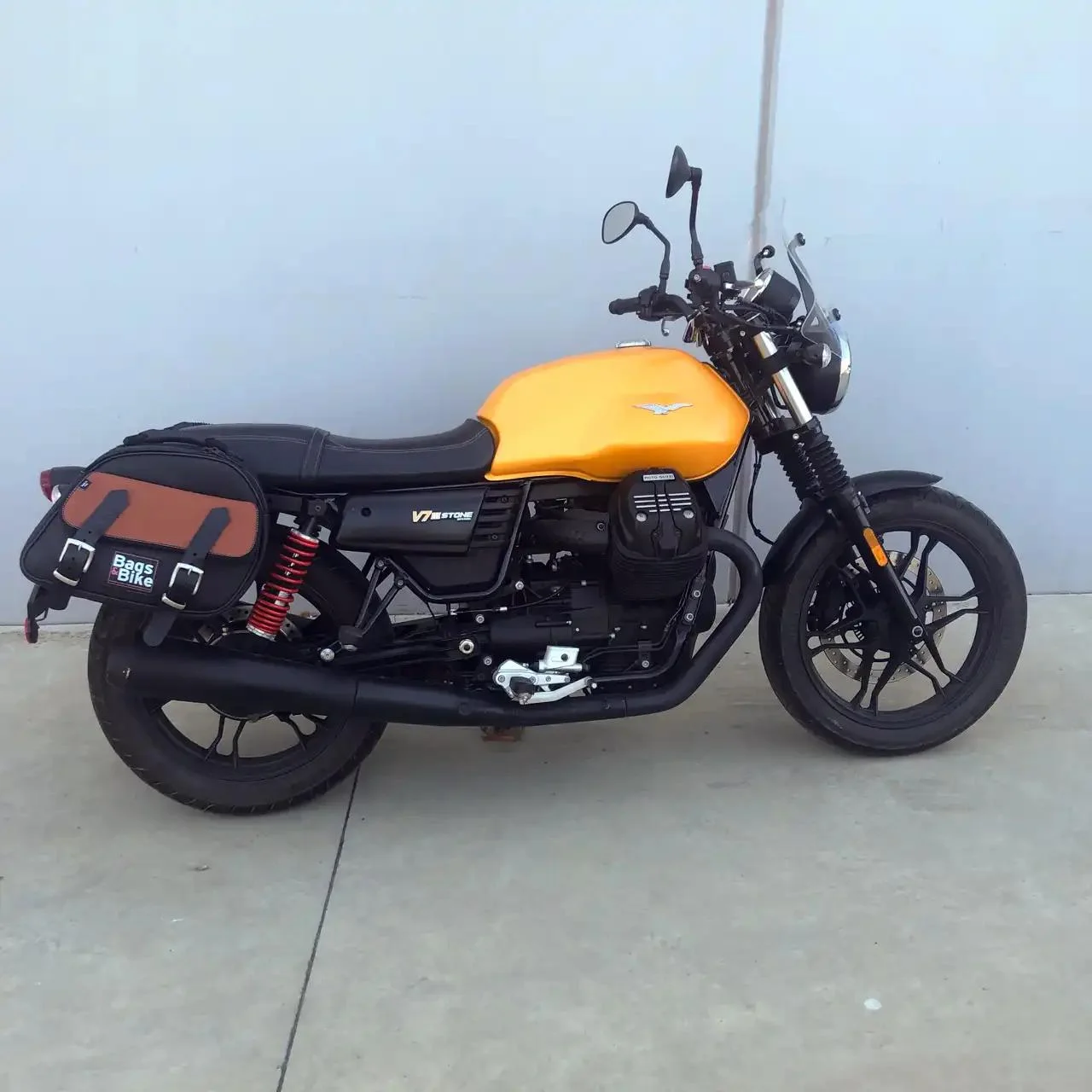 Borse laterali per Moto Guzzi V7 III, coppia di borse EXPLORER in Nera e Cuoio - immagine 3