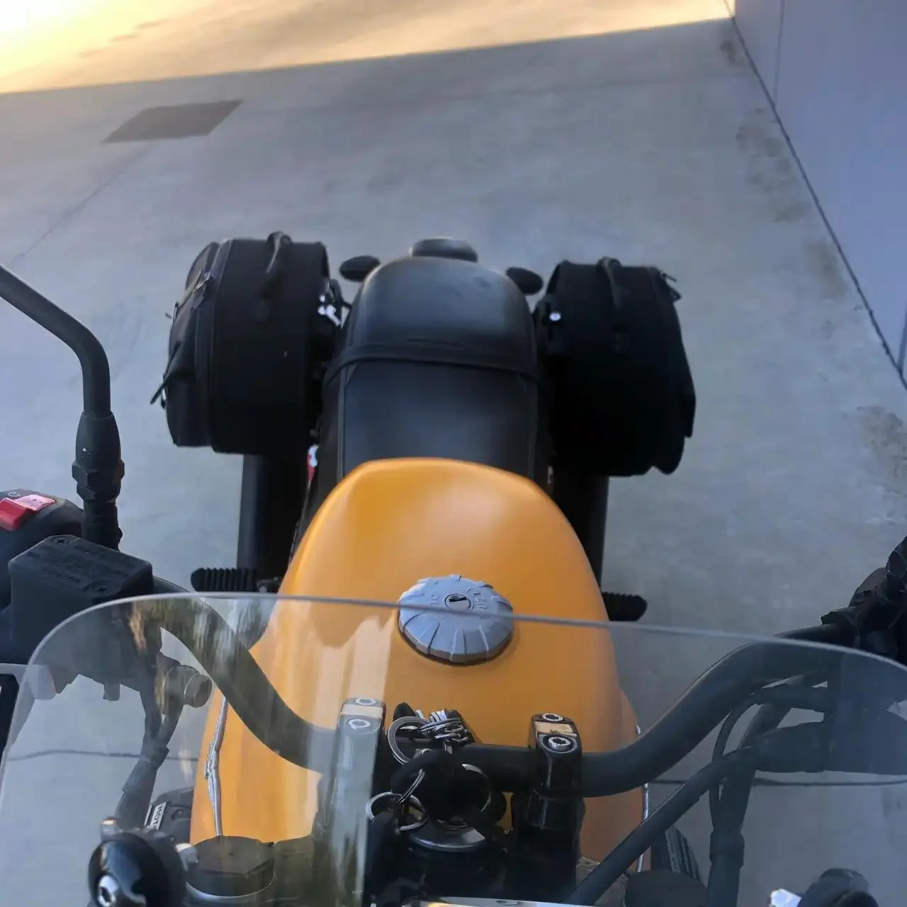 Borse laterali per Moto Guzzi V7 III, coppia di borse EXPLORER in Nera - immagine 4