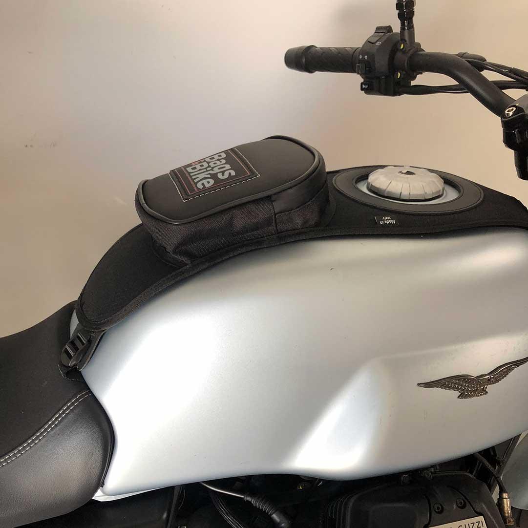 Borsa serbatoio Bags&Bike in Nera, per Moto Guzzi V7 Special 2021/24 - immagine 2