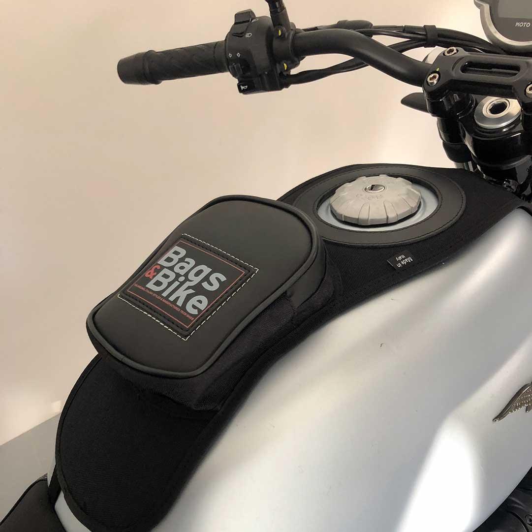 Borsa serbatoio Bags&Bike in Nera, per Moto Guzzi V7 Special 2021/24 - immagine 3