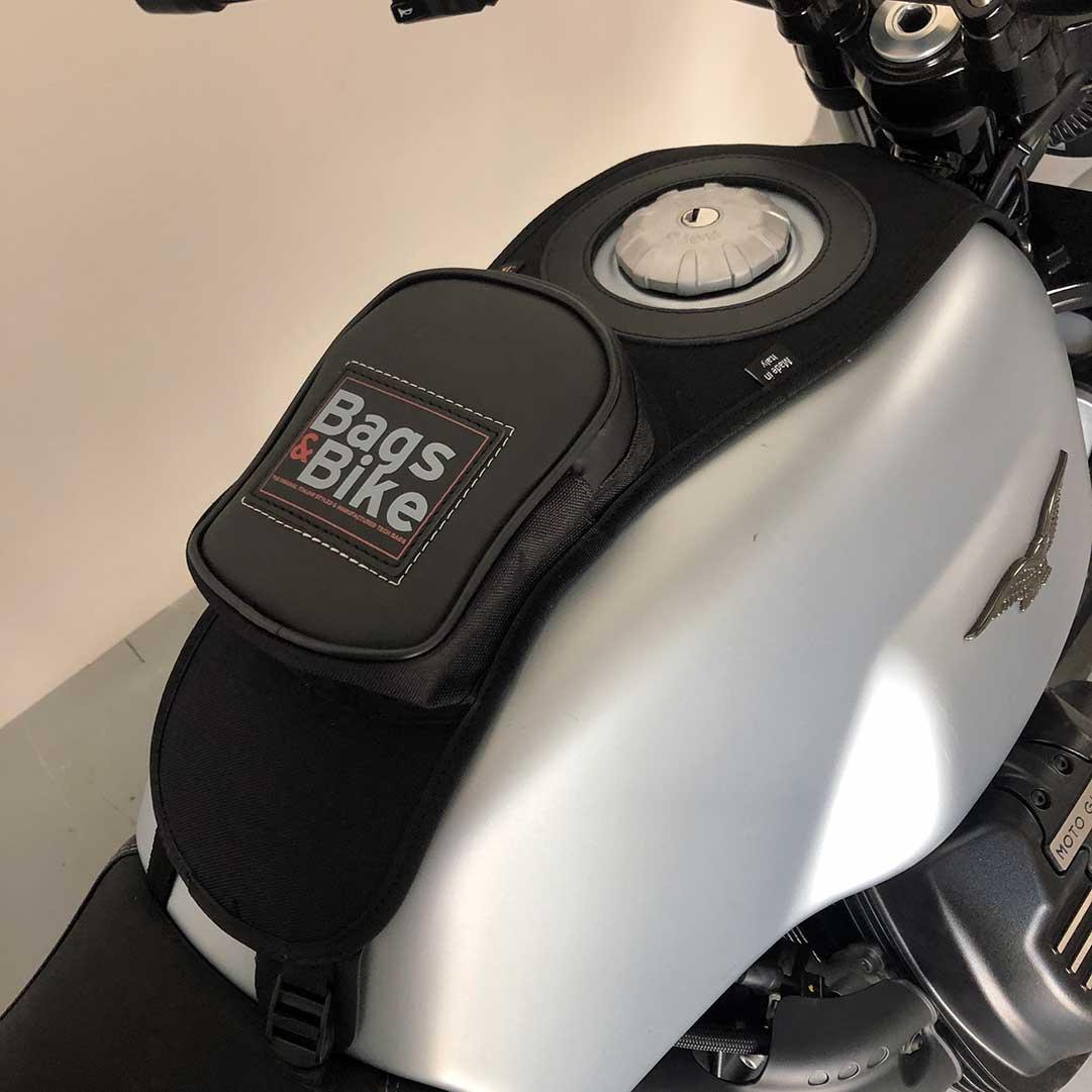 Borsa serbatoio Bags&Bike in Nera, per Moto Guzzi V7 Special 2021/24 - immagine 5