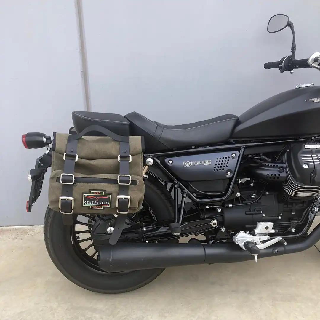 Borse laterali per Moto Guzzi Bobber, coppia di borse SAHARA CENTENARIO in Verde - immagine 2