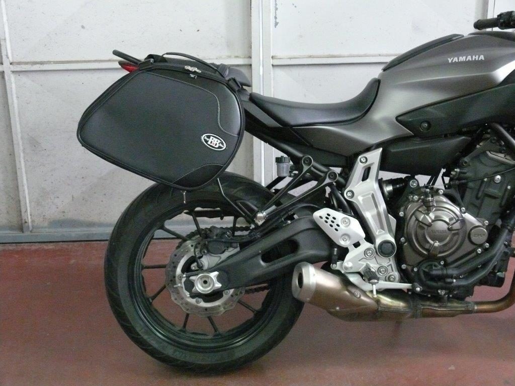 Panniers for Yamaha MT07, pair of SCRAMBLER side bags - Image 8