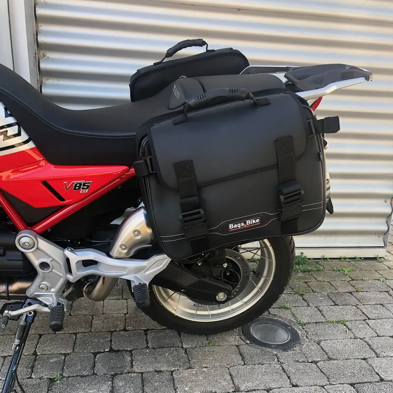 Panniers for Moto Guzzi V85 Strada E TT 2025, pair of ADVENTUR side bags - Image 3