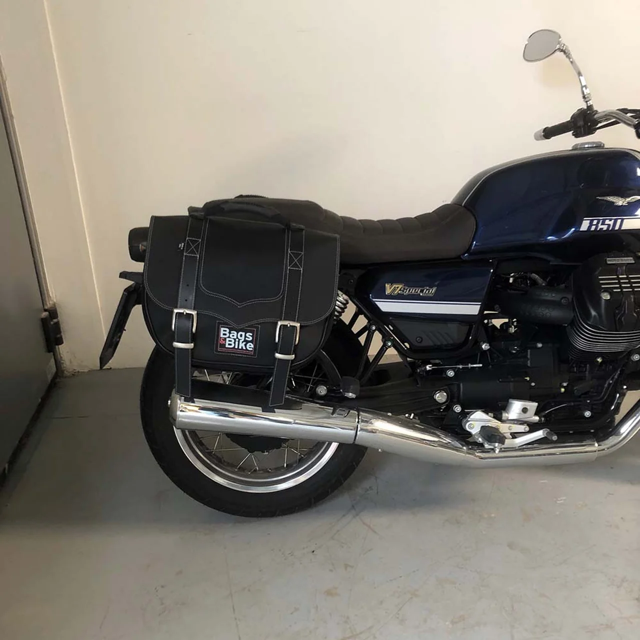 Panniers for Moto Guzzi V7 Special 2021/24, pair of CLASSIC in Black side bags - Image 3