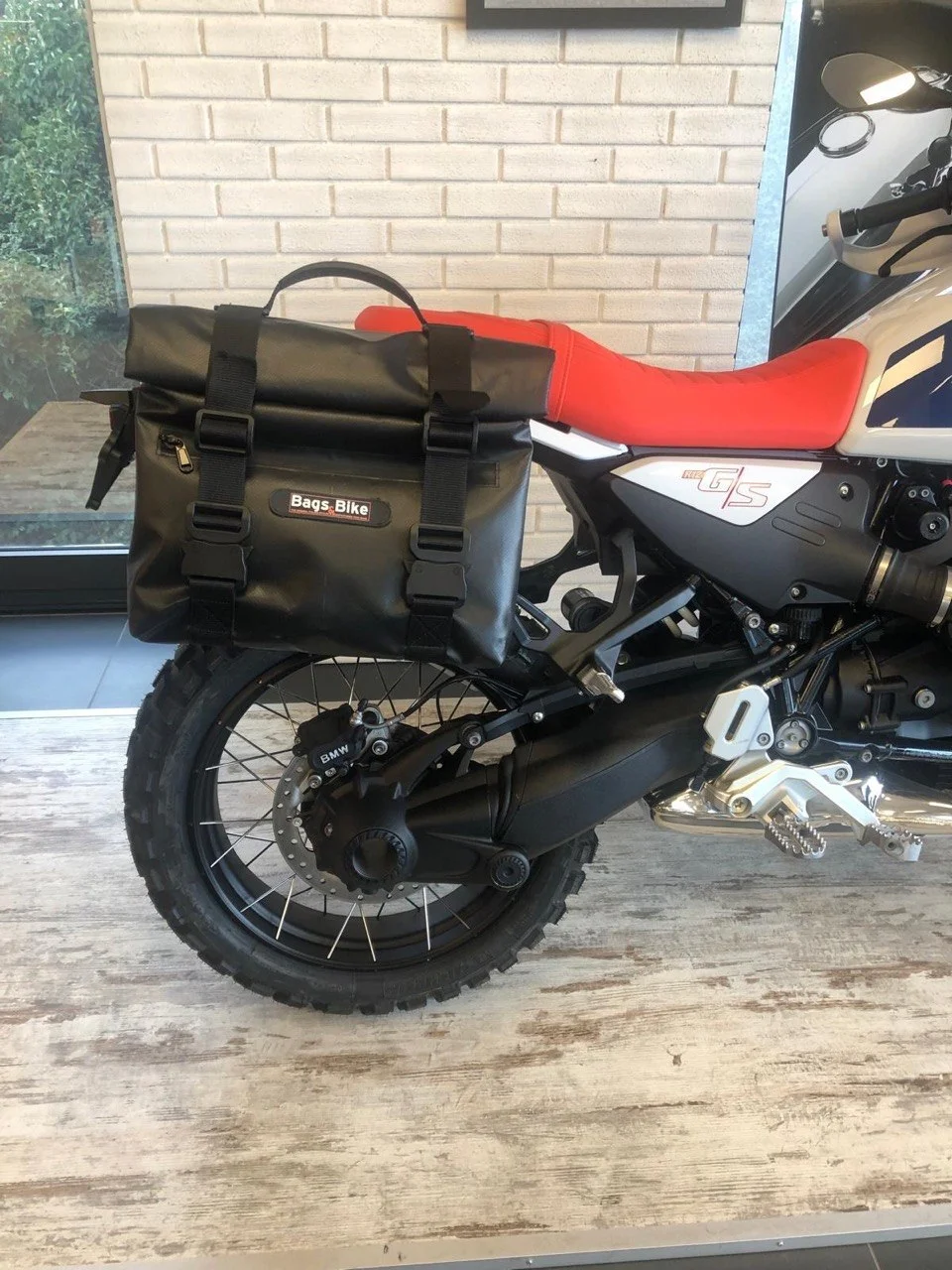 Bags & Bike AMIATA bags mounted on a BMW GS with Bags & Bike patch